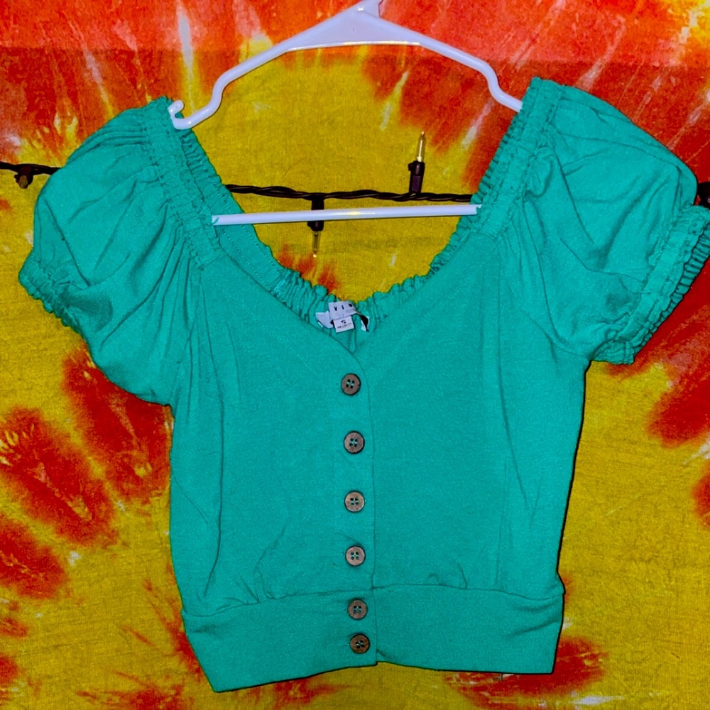 Women’s puff sleeve shirt